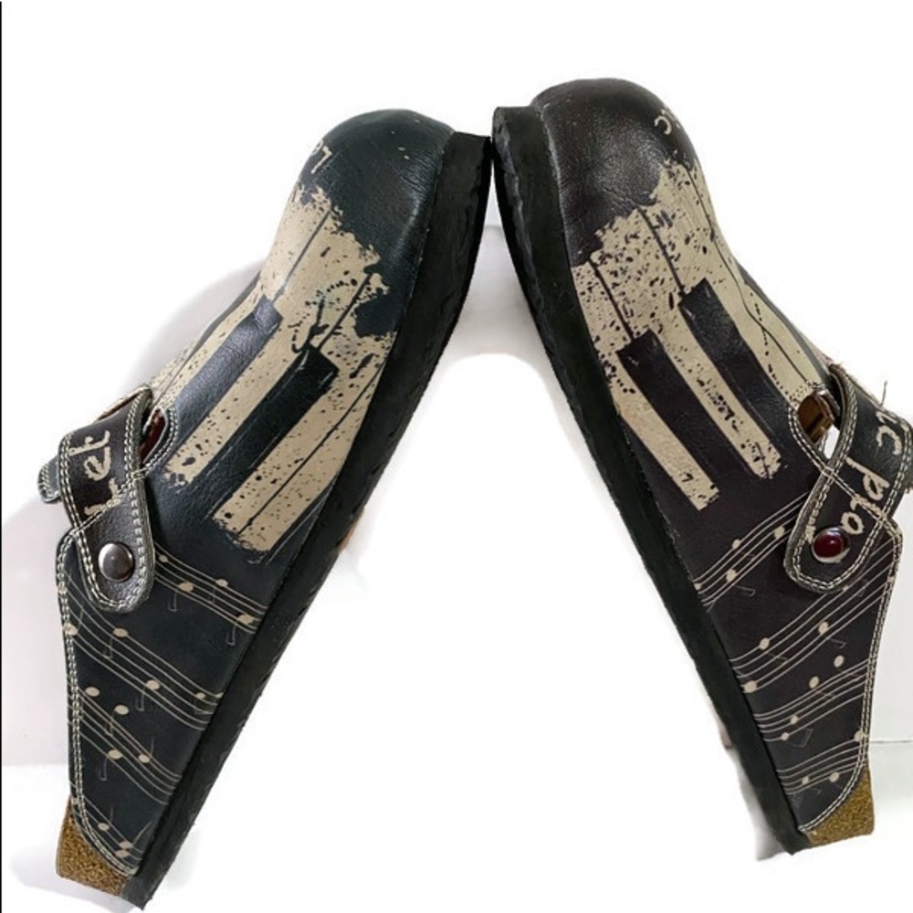 Nwot...Calceo Red/Blk/Wht Piano Pattern Clogs - image 4